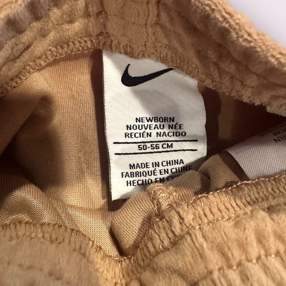 Newborn Nike Tan Velour Outfit Set Bodysuit And Pants - Picture 5 of 10